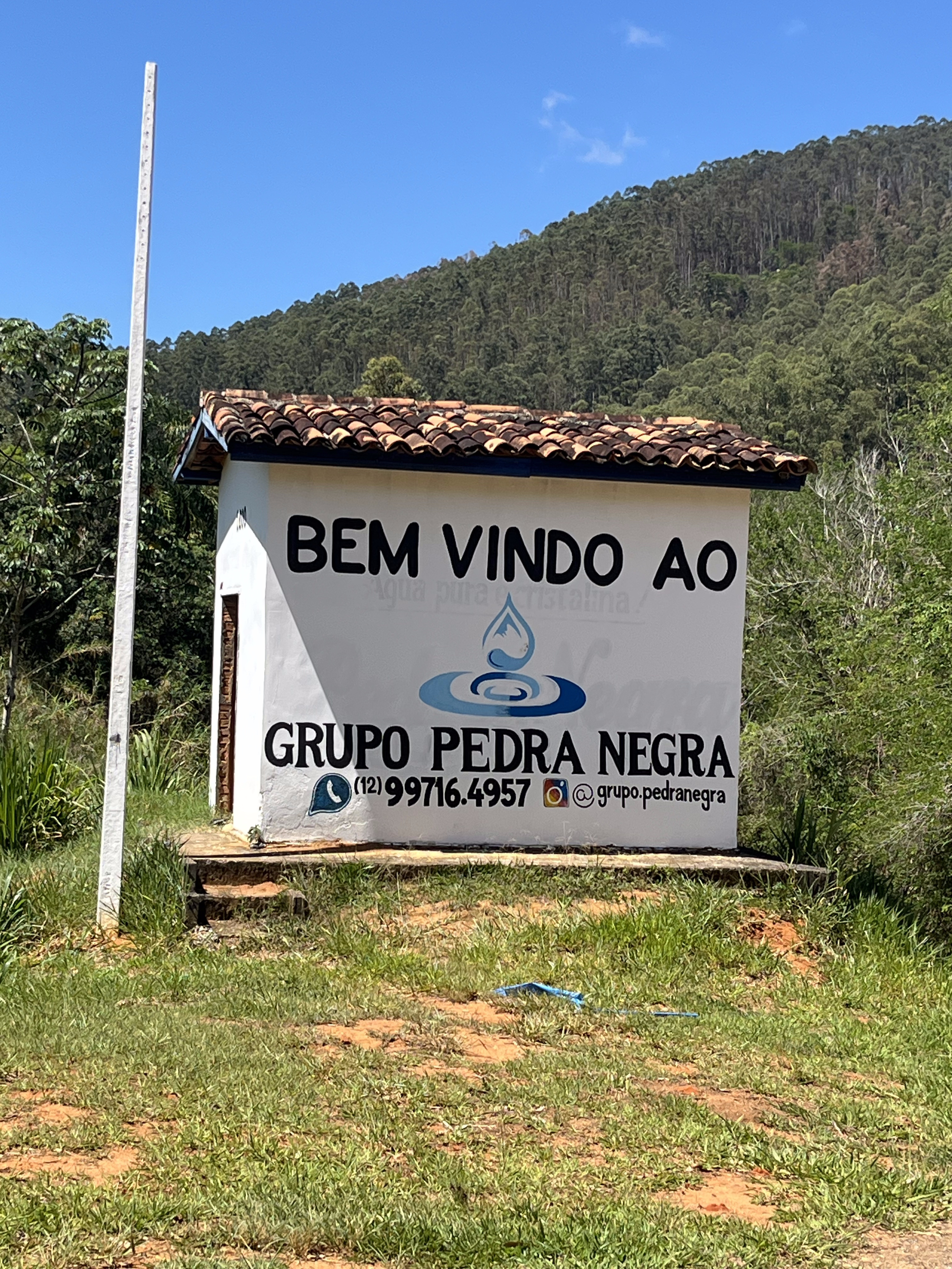 Entrada do Grupo Pedra Negra — Taubaté, SP